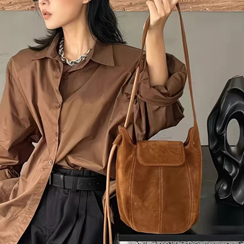 Frosted Suede Bucket Bag Pompo - Interior Design High End recensie en prijs
